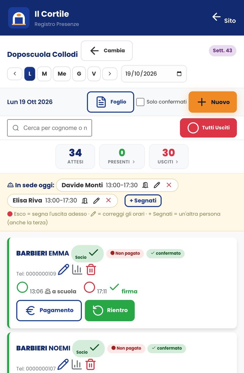 L’app delle presenze sul tablet in una giornata di doposcuola: operatori in sede, ingressi e uscite firmate.